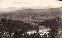 CPA Make Romeu Pelerinage and station of summer has 1765 m Vue on the hermitage and the Pyrenees