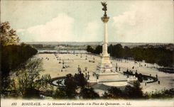 CPA Bordeaux Le monument of Of Gironde and the place of the Quincunxes