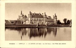 CPA Chantilly Le castle Seen from of the gardens
