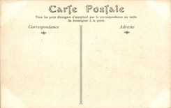 Castillo de CPA de Pierrefonds visto del lago