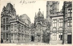 CPA Arras Hotel de ville Facade sur la place de la VAcquerie