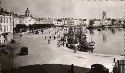 CPSM La Rochelle Quay Wilson y el puerto