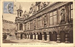 Ataque frontal del ayuntamiento de CPA La Rochelle en la corte interior