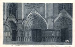 CPA Poitiers Gate of the cathedral Saint Pierre