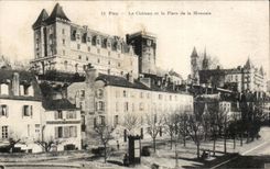 CPA Pau Le chateau et la place de la Monnaie