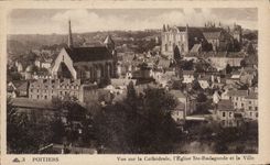 CPA Poitiers Seen on the cathedral church Radegonde and the city