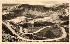 Las gargantas de CPA del lobo el camino de las caidas tienen Gourdon