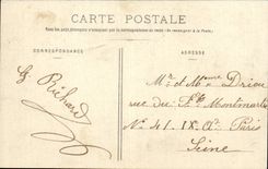 Estatua Monge de CPA Beaune y campanario de una iglesia