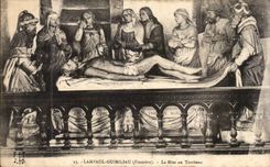 Lampaul Guimiliau - the Setting with the Tomb - CPA