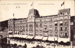 Hotel grande de CPA Auvergne ChatelGuyon del parque