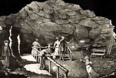 CPA Auvergne Royat Interior of the cave to the dog the beautiful mother epouvantee