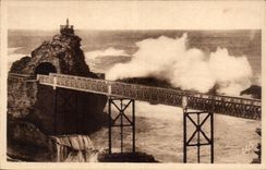 CPA Biarritz Le rocher de la vierge par gros temps