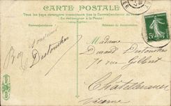 CPA Vichy La grande allee devant le palais des Sources