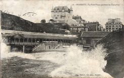 CPA Biarritz Le port Vieux pendant les tempetes