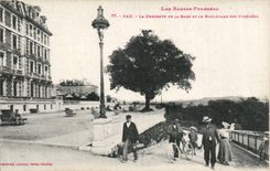 CPA Pau descent of the station and the boulevard of the Pyrenees