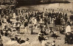 CPA Biarritz Le bain de soleil au Port Vieux 