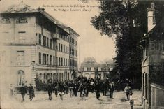 CPA Sortie the workmen of the factory of belts has Vedy Louviers