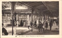 Vichy - Source Mesdames et Galerie couverte - CPA 