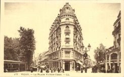 Vichy - La Place Victor Hugo - CPA 