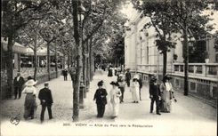 Vichy - Allee du Parc vers la Restauration - CPA 