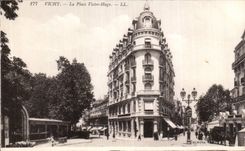 Vichy - La Place Victor Hugo - CPA 