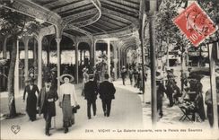 Vichy - La Galerie Couverte Marchande de fleurs - CPA 