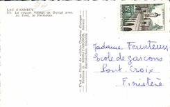 Lago Annecy de CPA la aldea inutil de Duingt con en el Parmelan inferior