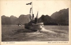 CPA Annecy Bateau quittant le port de Talloires