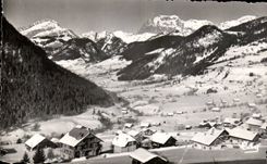 CPSM Chatel Panorama sur la station et sur la vallee dominees par le Mont Chauffe et les Cornettes de Bise