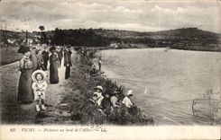 CPA Vichy Pecheurs au bord de l Allier