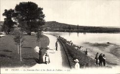 CPA Vichy le nouveau parc et les bords de l Allier