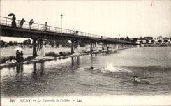 CPA Vichy the footbridge of Allier