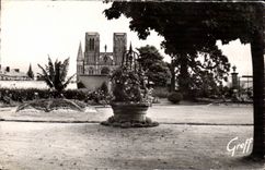 Avranches - el jardin botAnico y la iglesia de Notre Dame de los campos - CPA