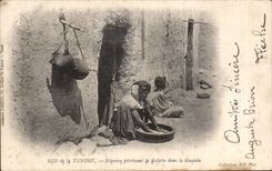 CPA Tunisia Negress kneading wafer in Guessaa