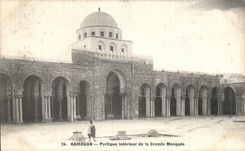 Portico interior de CPA Tunez Kairouan de la mezquita grande