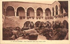CPA Tunisie Ile de Djerba Cour interieure dans une maison arabe Chameau CAmel 