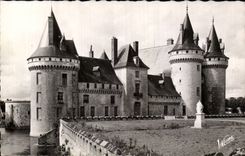 Sully on the Loire - the Castle - seen Park - CPA