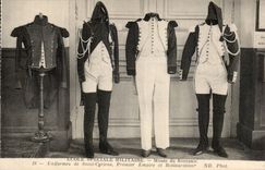Saint Cyr - Ecole Speciale Militaire - Uniformes - CPA 