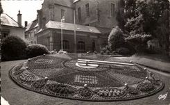 CPSM Mans flowered clock