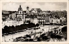 La Rochelle - Sight towards the Gros Horloge and the Cathedral - CPA