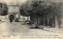 CPA Soissons the place of the town hall after an engagement between English and German riders