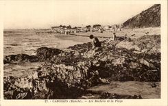 CPA Carolles Les rochers et la plage 