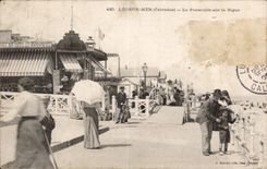 CPA Luc sur Mer La passerelle sur la digue