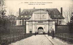CPA Arras La porte du quartier Turenne (citadelle) construite en 1670 par Vauban 