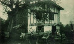 CPA Basque Country Old woman Basque house