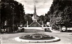 CPSM Station thermale de Bagnoles de l Orne Eglise du Sacre Coeur 