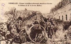 CPA Vermelles Caisson d artillerie allemande derriere le chateau de M le docteur Brehon Militaria