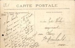 CPA Arras Le beffroi et la petit place