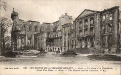 CPA Arras Les ruines de la grande guerre le musee et la cathedrale 