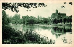 Moret sur Loing - L Eglise et la Porte de Bourgogne - CPA 